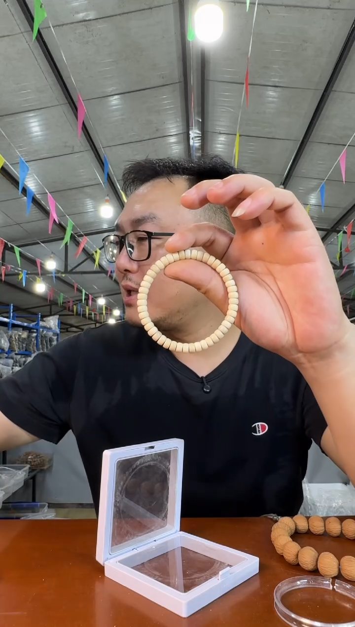 白玉菩提吊坠B146实物为准