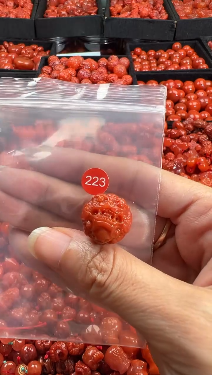 南红玛瑙未镶嵌颈饰1