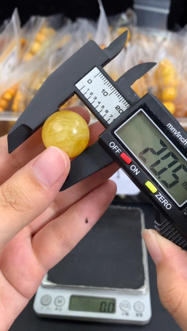 蜜蜡未镶嵌珠宝奇石37