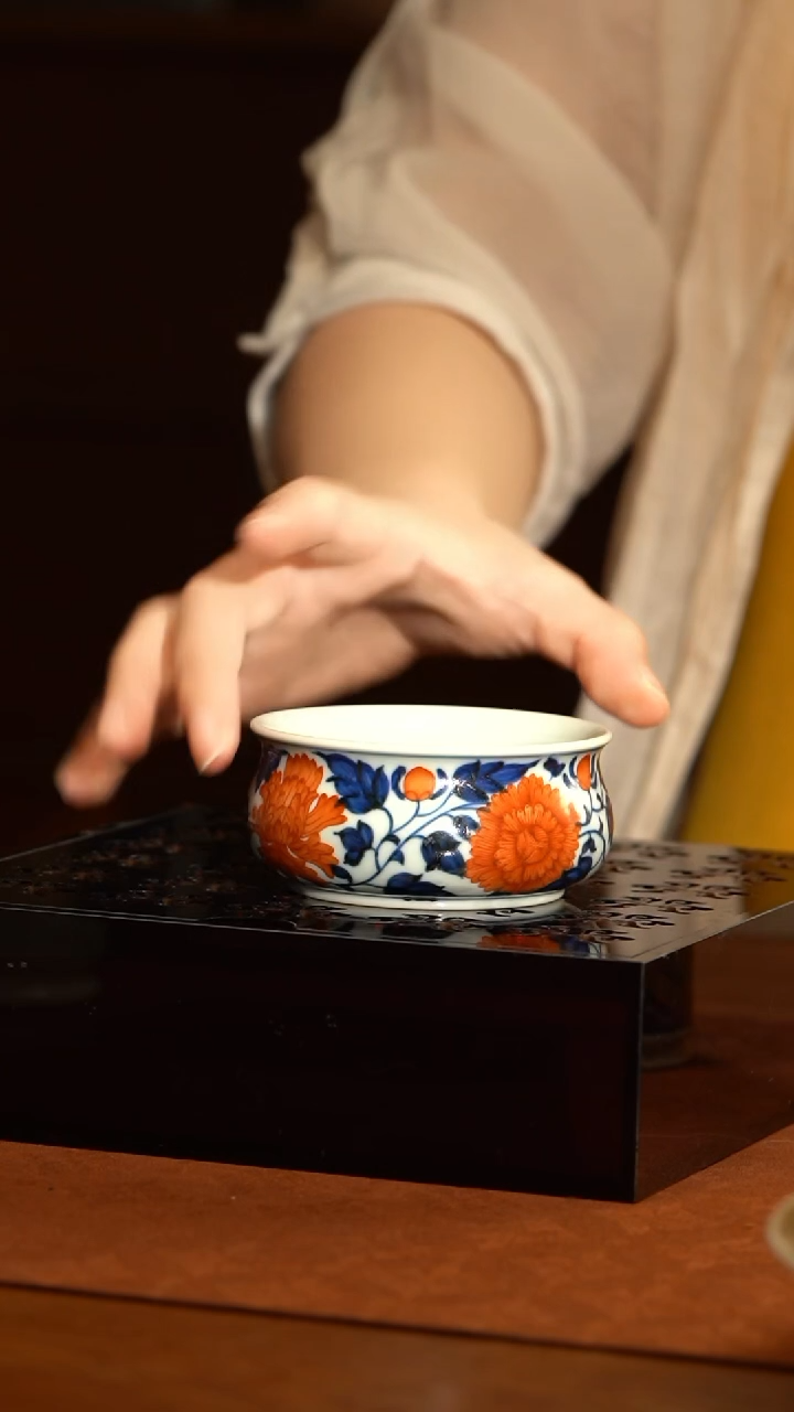 LQT立勤堂青花矾红牡丹炉式杯余毅亲工内绘大花卉