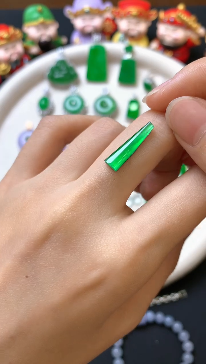 定制翡翠未镶嵌裸石（镶嵌定制）