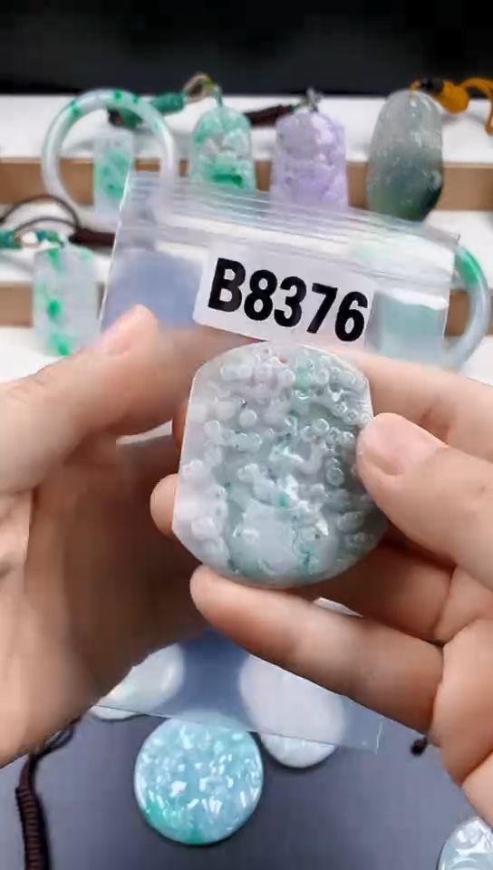 颈饰未镶嵌翡翠天然翡翠吊坠挂件
