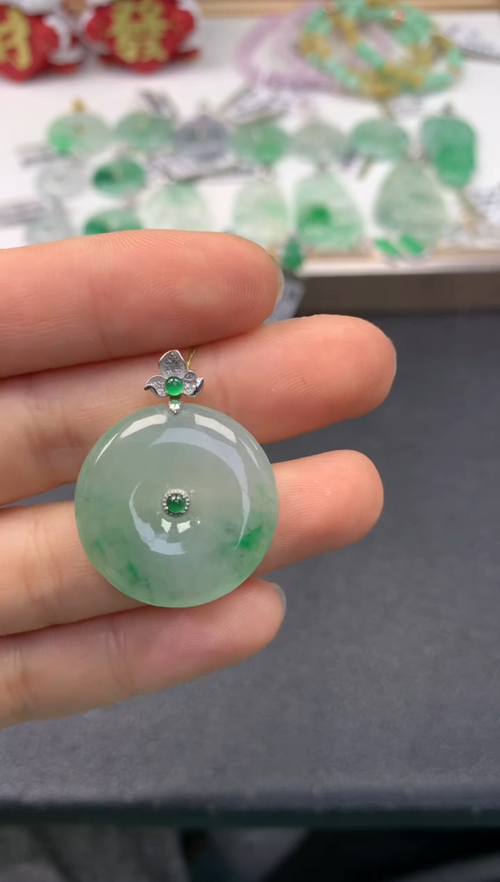 【闪购商品】翡翠颈饰18K金镶嵌         