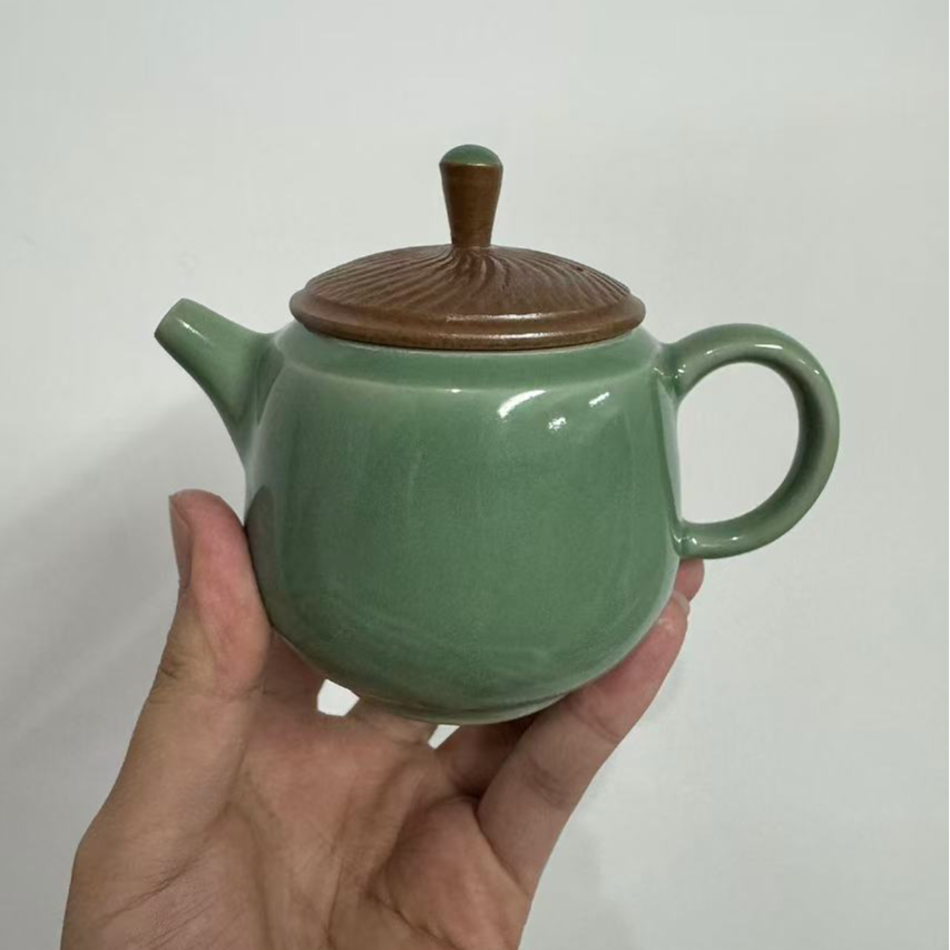 龙泉青瓷泡茶梅子青纯手工跳刀小壶/微微瑕/150cc左右