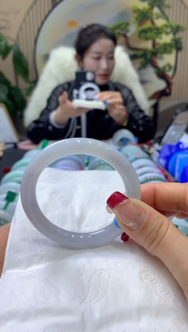 【闪购商品】翡翠手镯未镶嵌99913871