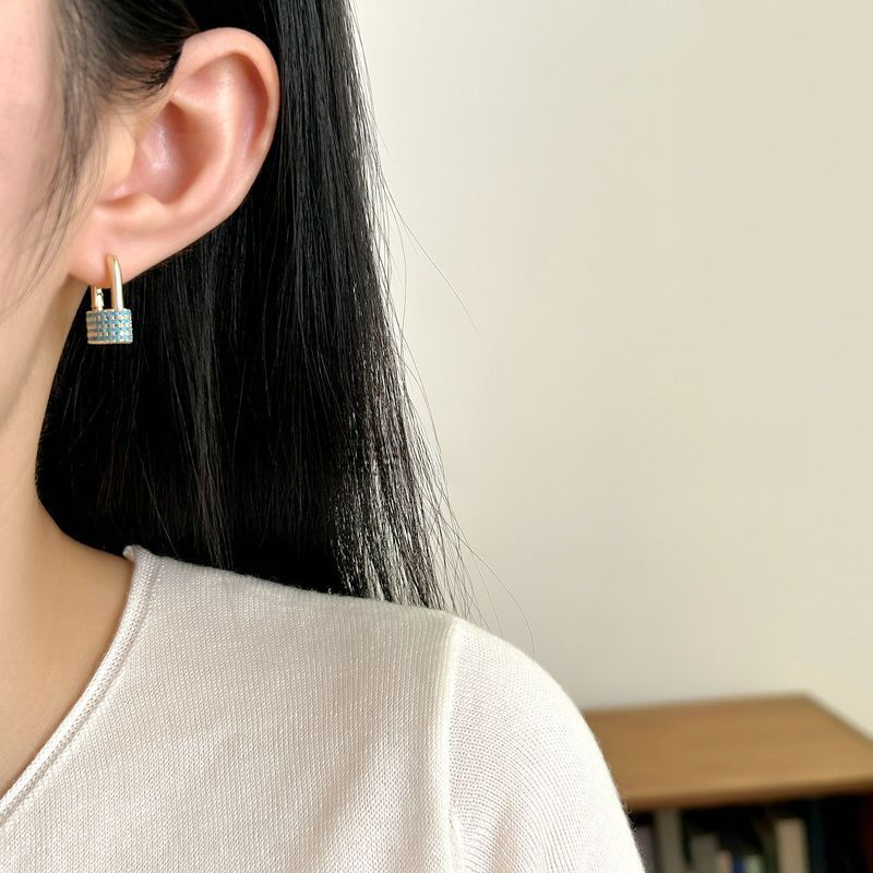 铜合金耳饰 QIAN XI S925银针 U形锁耳环女高级感轻奢精致耳饰