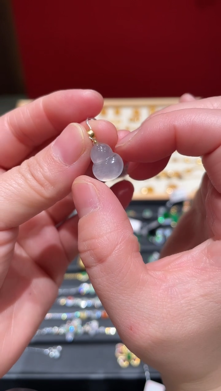 18K金镶嵌翡翠耳饰葫芦