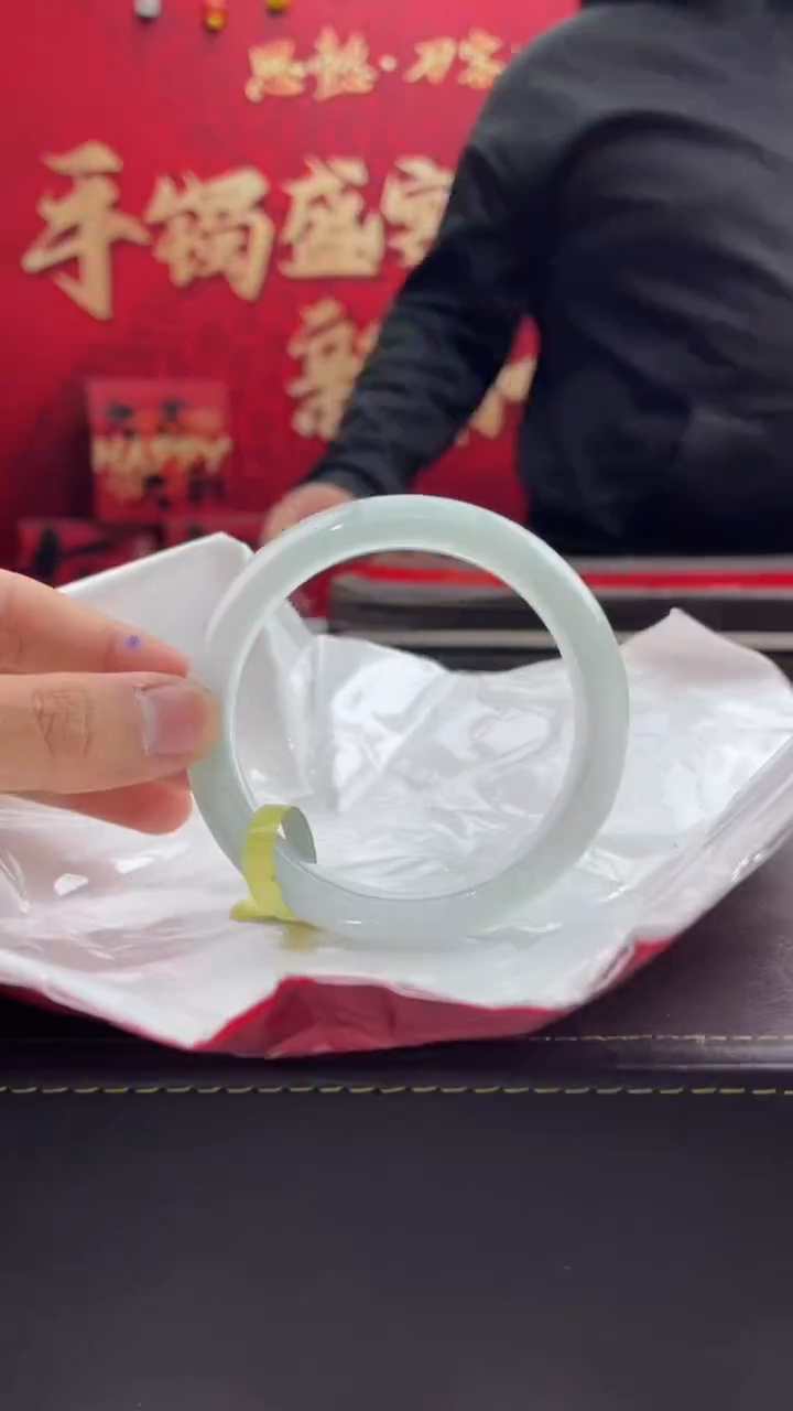 【闪购商品】翡翠手镯未镶嵌18翡翠手镯