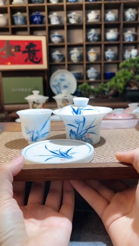 【闪购商品】手绘兰花马蹄盖碗+送主人杯+送盖置