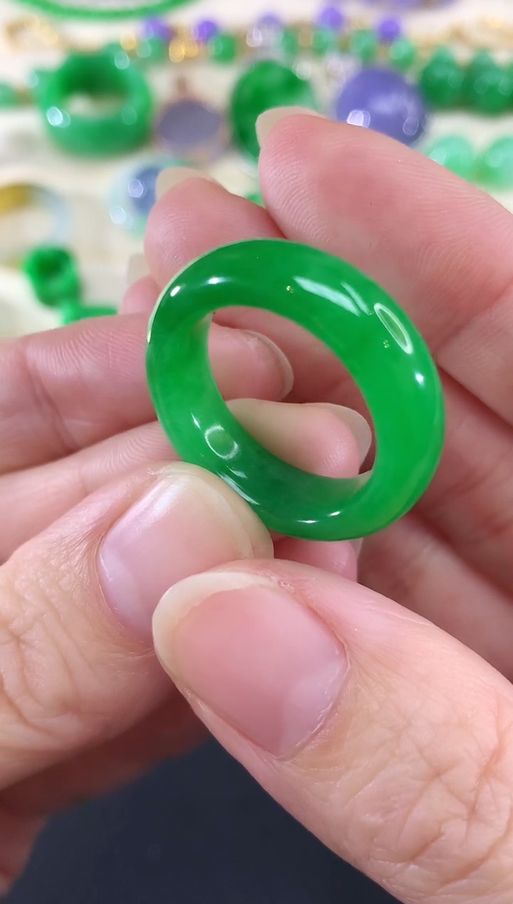 未镶嵌戒圈翡翠海**王235|