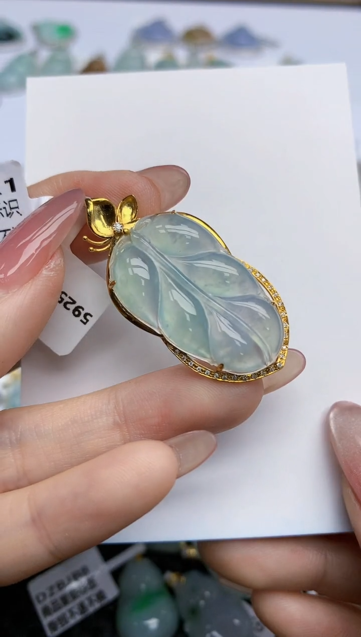 【闪购商品】翡翠挂件18K金镶嵌天然翡翠A货