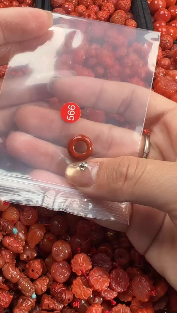 南红玛瑙未镶嵌颈饰1