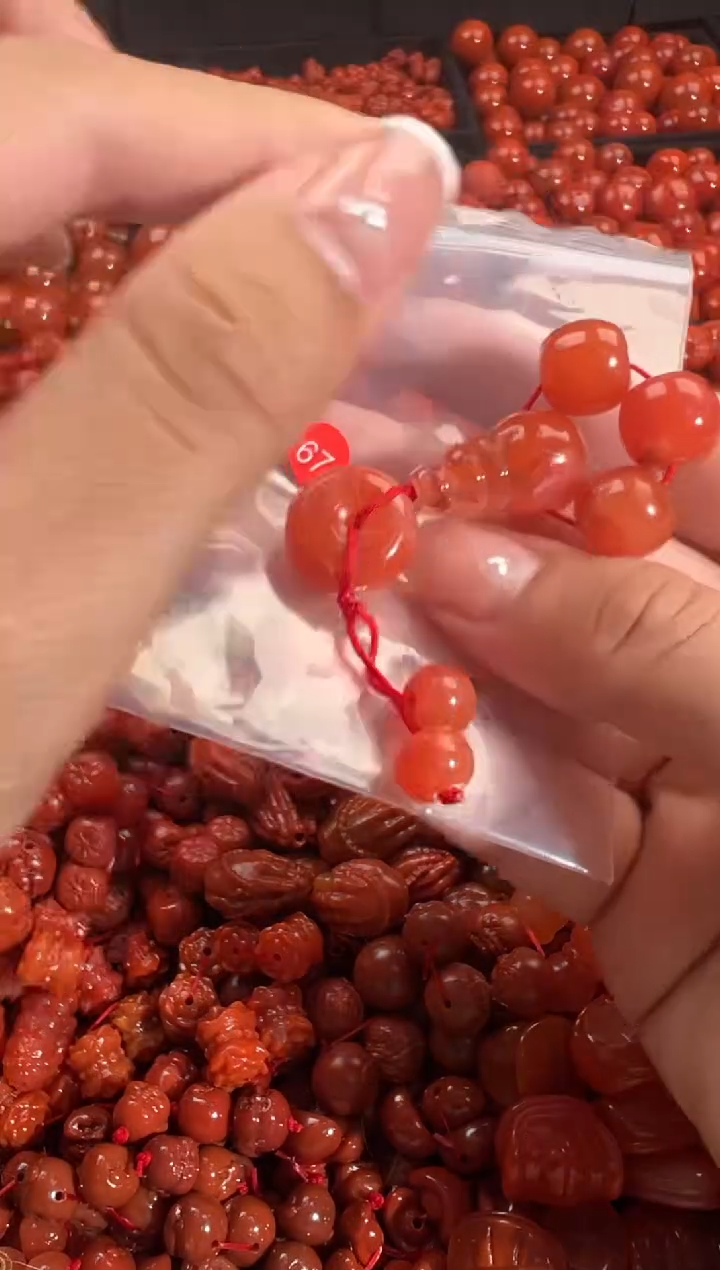 颈饰未镶嵌南红玛瑙1