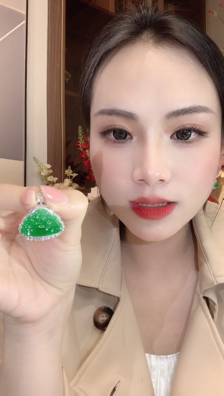 【闪购商品】翡翠吊坠(不含链)18K金镶嵌D43 多样性发货一件