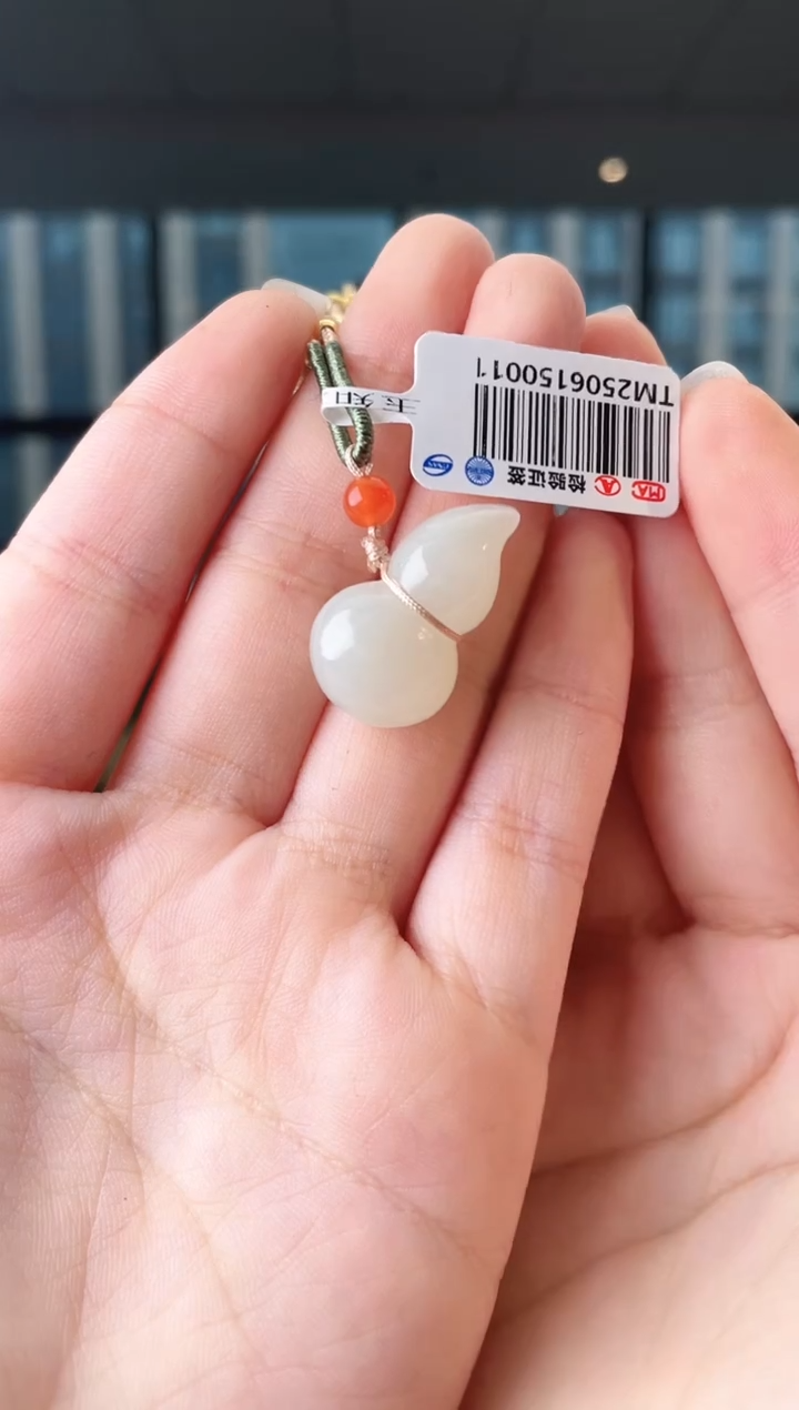 和田玉未镶嵌颈饰葫芦 xp