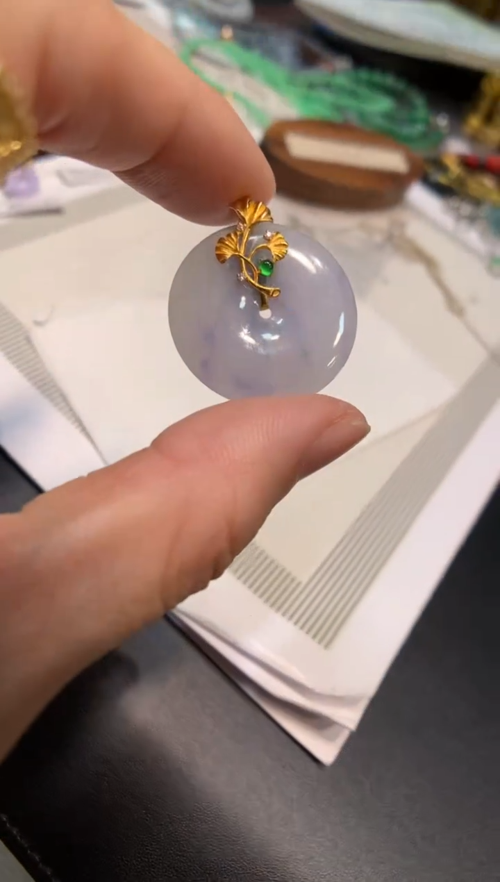 颈饰18K金镶嵌翡翠平安扣