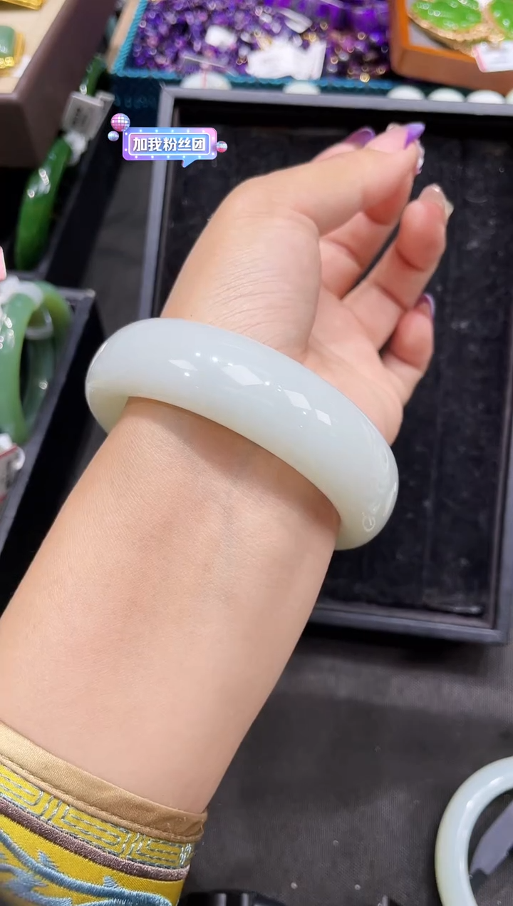 【闪购商品】和田玉手镯未镶嵌54多样性发一