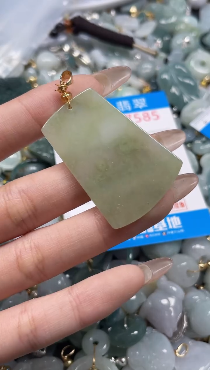 颈饰未镶嵌翡翠7585