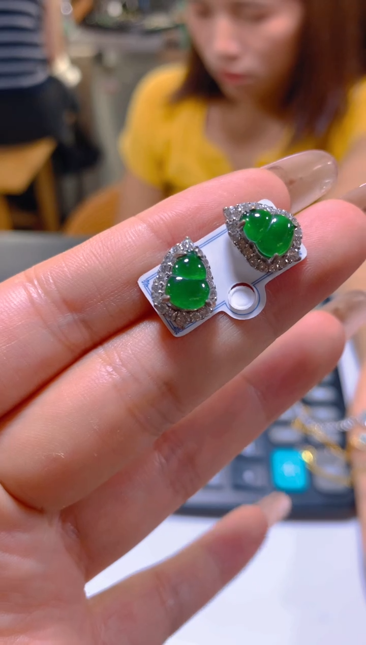 未镶嵌翡翠耳饰多样性发一