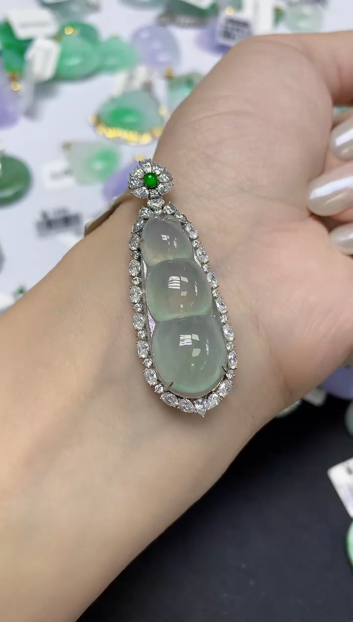 颈饰18K金镶嵌翡翠天然缅甸翡翠A货多样性发一件