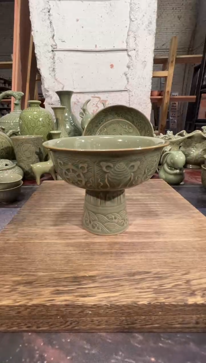 耀州窑八宝高足碗