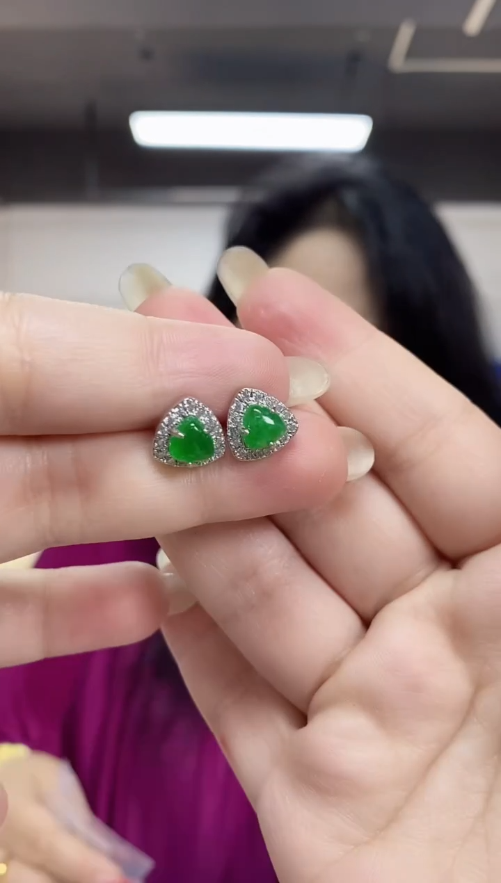 【闪购商品】翡翠耳饰未镶嵌多样性发其一颜色微差