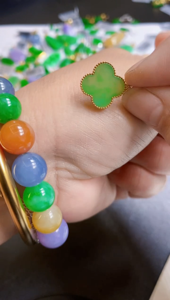 【闪购商品】翡翠颈饰18K金镶嵌吊坠四叶草