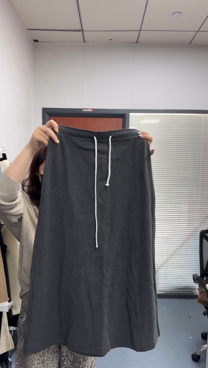 恐龙阿姨闪购商品：灰色半裙M