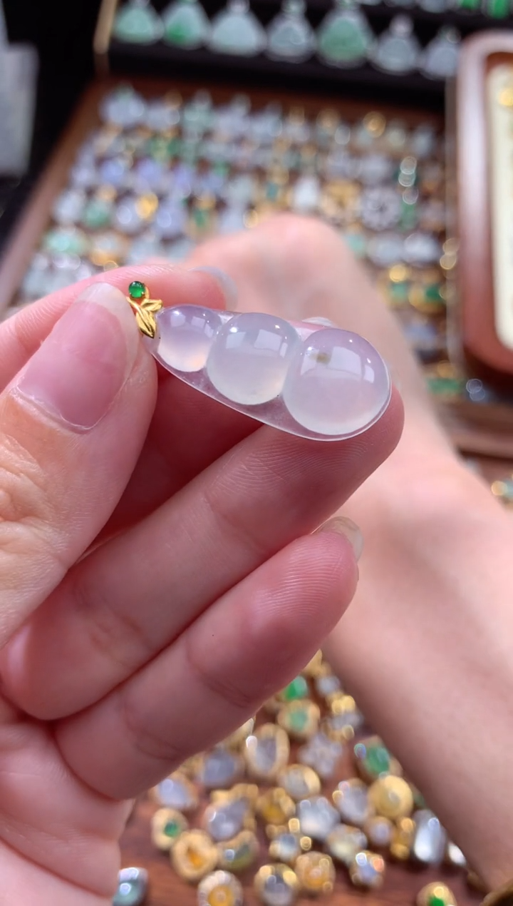 颈饰18K金镶嵌翡翠翡翠