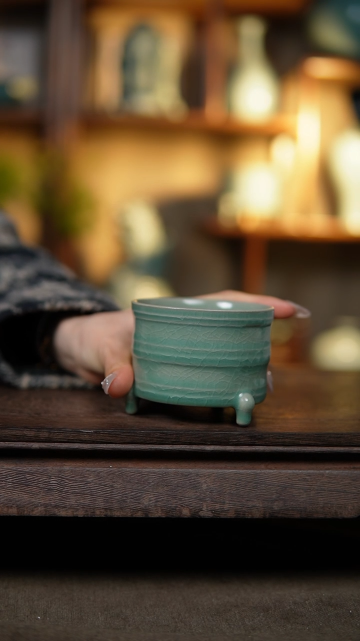 【闪购商品】杯仿古翡翠绿纯手工三足尊