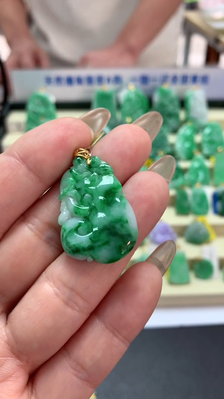 【闪购商品】翡翠吊坠(不含链)18K金镶嵌挂件