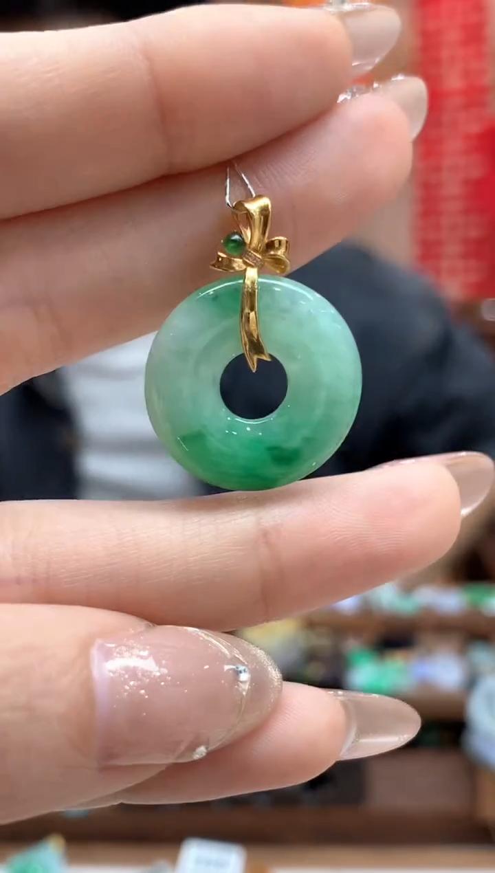 【闪购商品】翡翠吊坠(不含链)18K金镶嵌甜甜圈