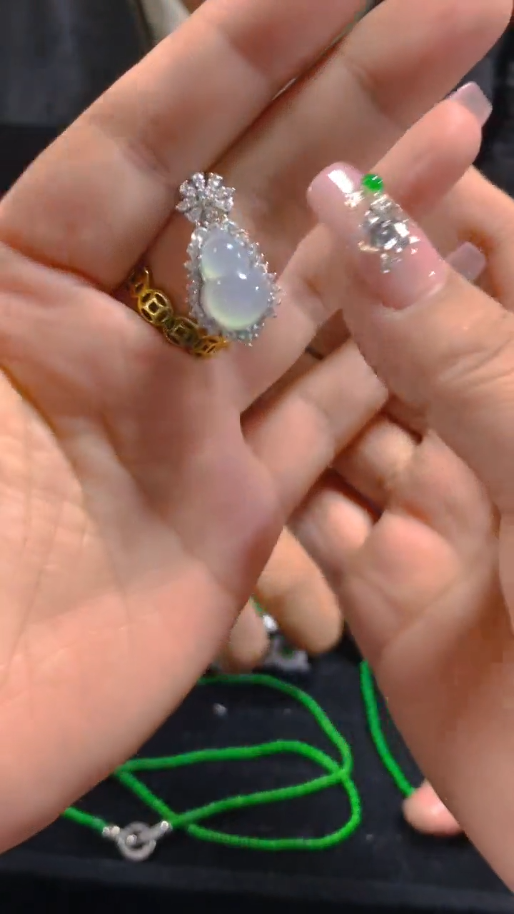 【闪购商品】翡翠吊坠(赠链)未镶嵌0062044373多样性发其一