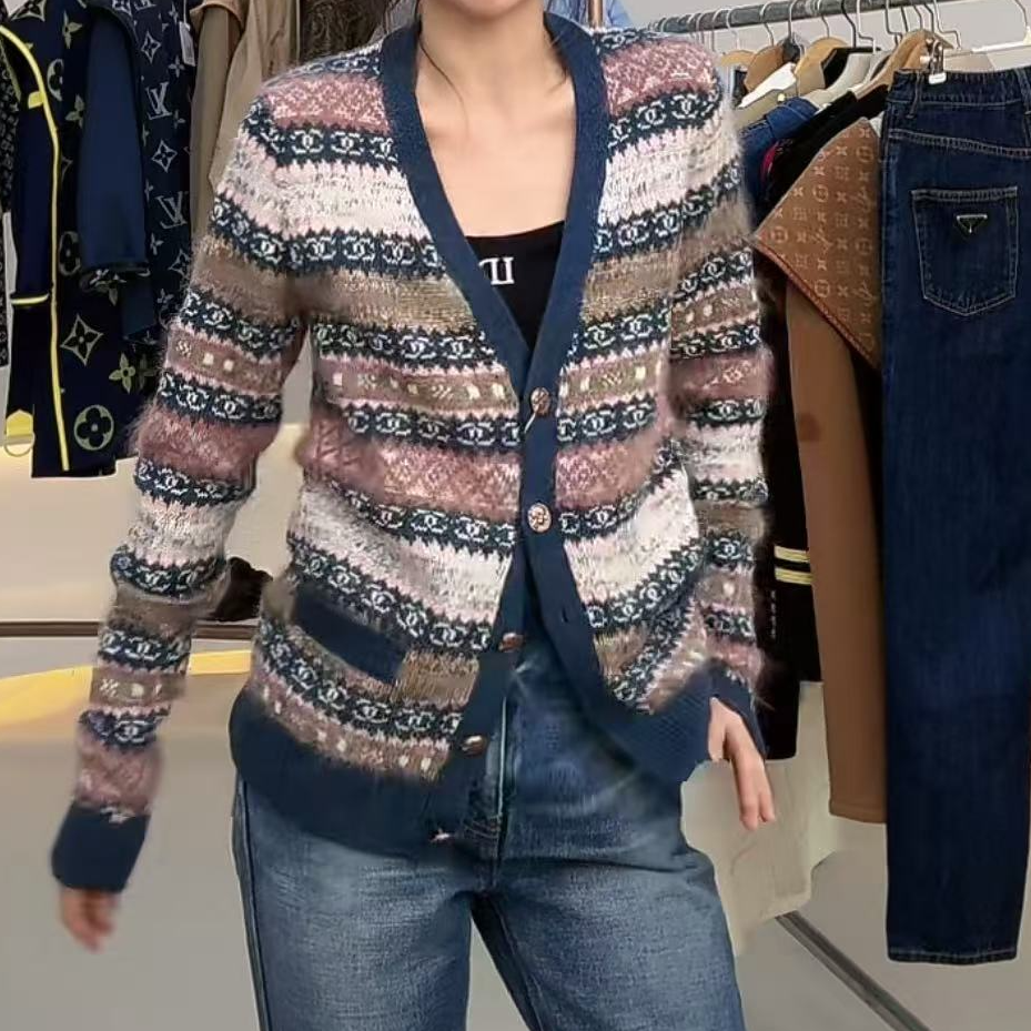 全新未使用 Chanel/香奈儿 排扣满印logo针织开衫 多色/38