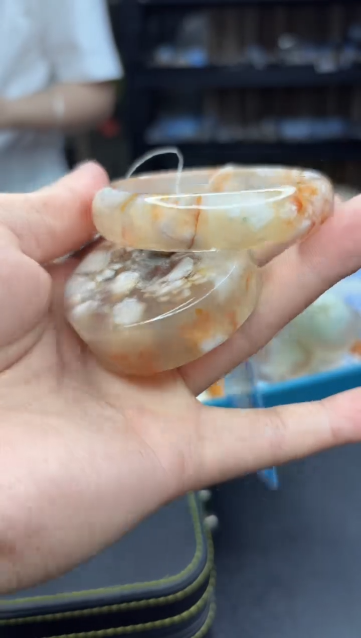 【闪购商品】石英质玉手镯未镶嵌165（56圈赠送镯心）