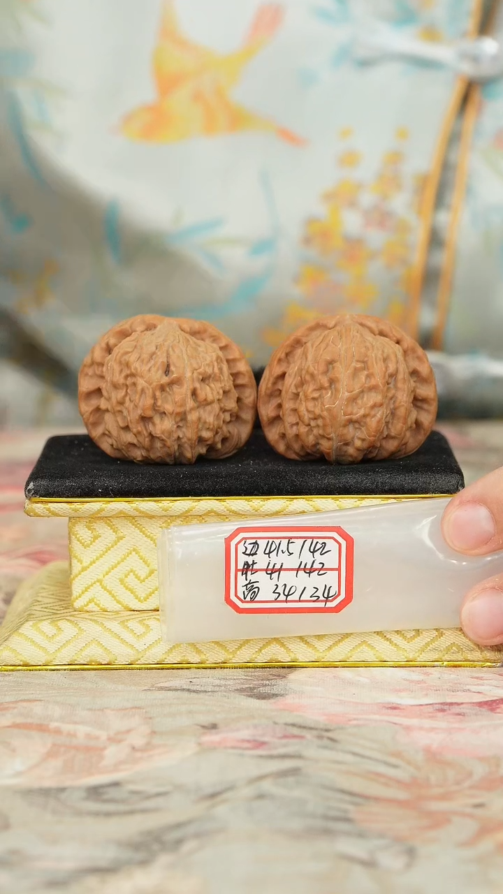 【闪购商品】文玩核桃把件白狮子有修