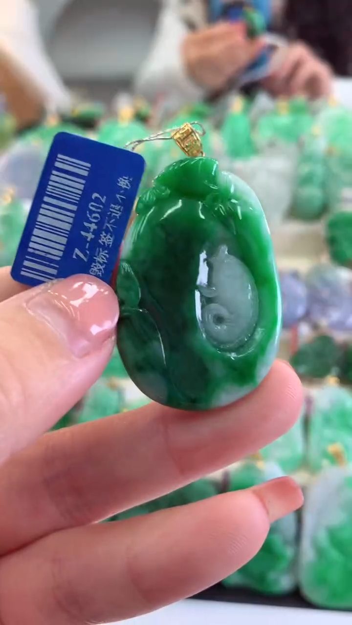 【闪购商品】翡翠吊坠(不含链)18K金镶嵌挂件