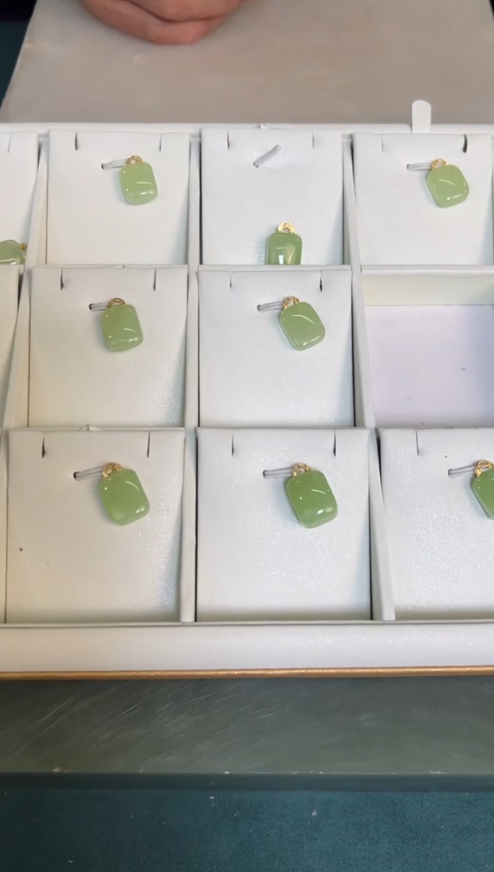 【闪购商品】和田玉吊坠18K金镶嵌方糖多样性发一件配银链