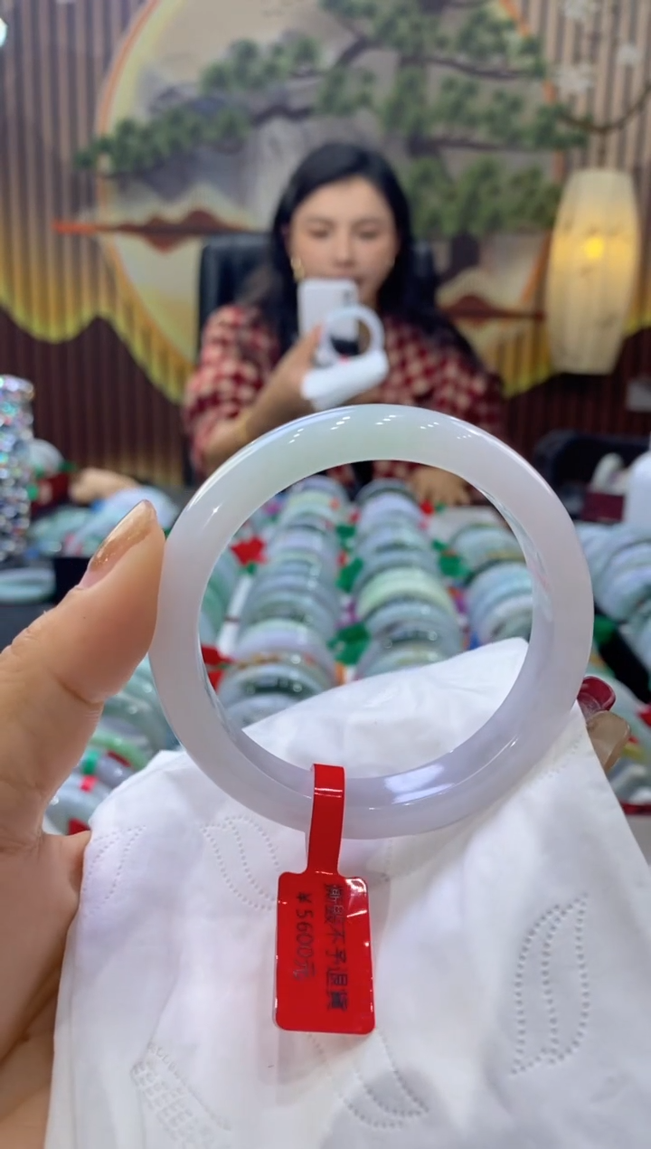 【闪购商品】翡翠手镯未镶嵌多人01083