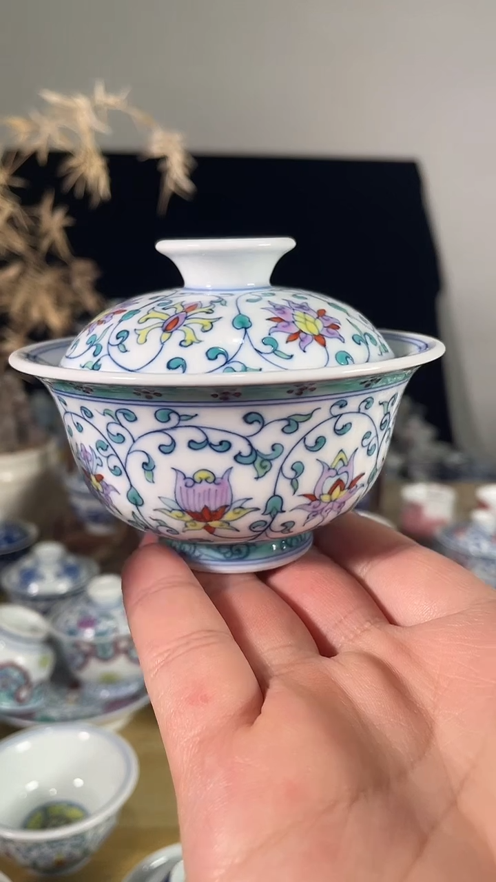 景德镇手工手绘斗彩缠枝莲两才盖碗