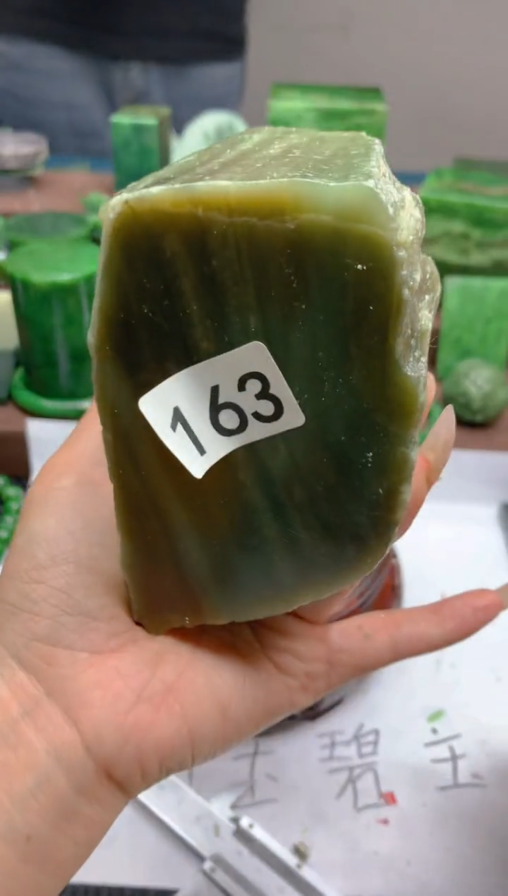 和田玉（碧玉）未镶嵌珠宝半成品1