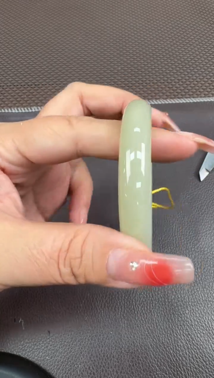 【闪购商品】和田玉手镯未镶嵌56