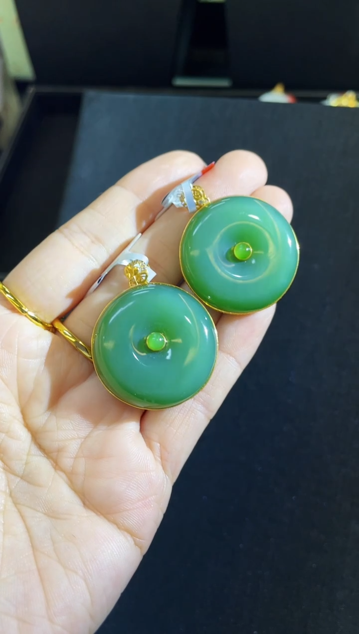 吊坠(赠链)18K金镶嵌和田玉多样性发一