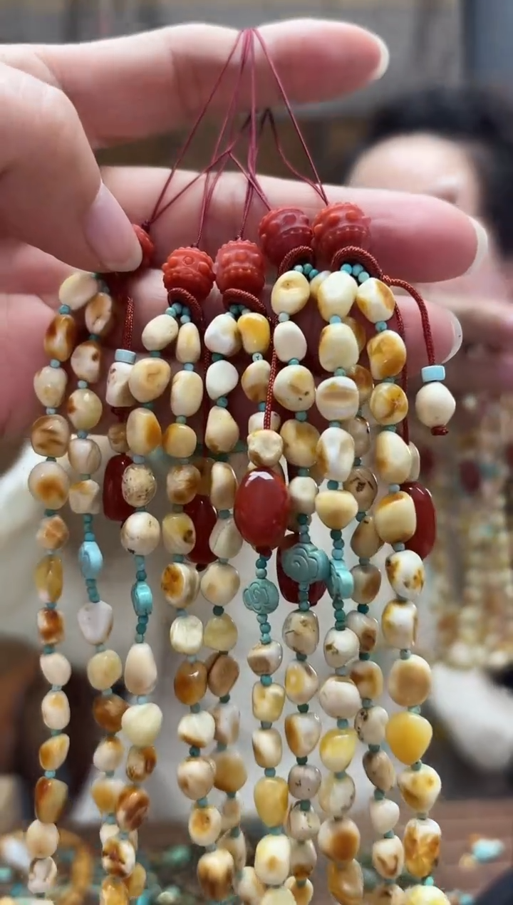 琥珀未镶嵌珠宝奇石手机链多样性发其一