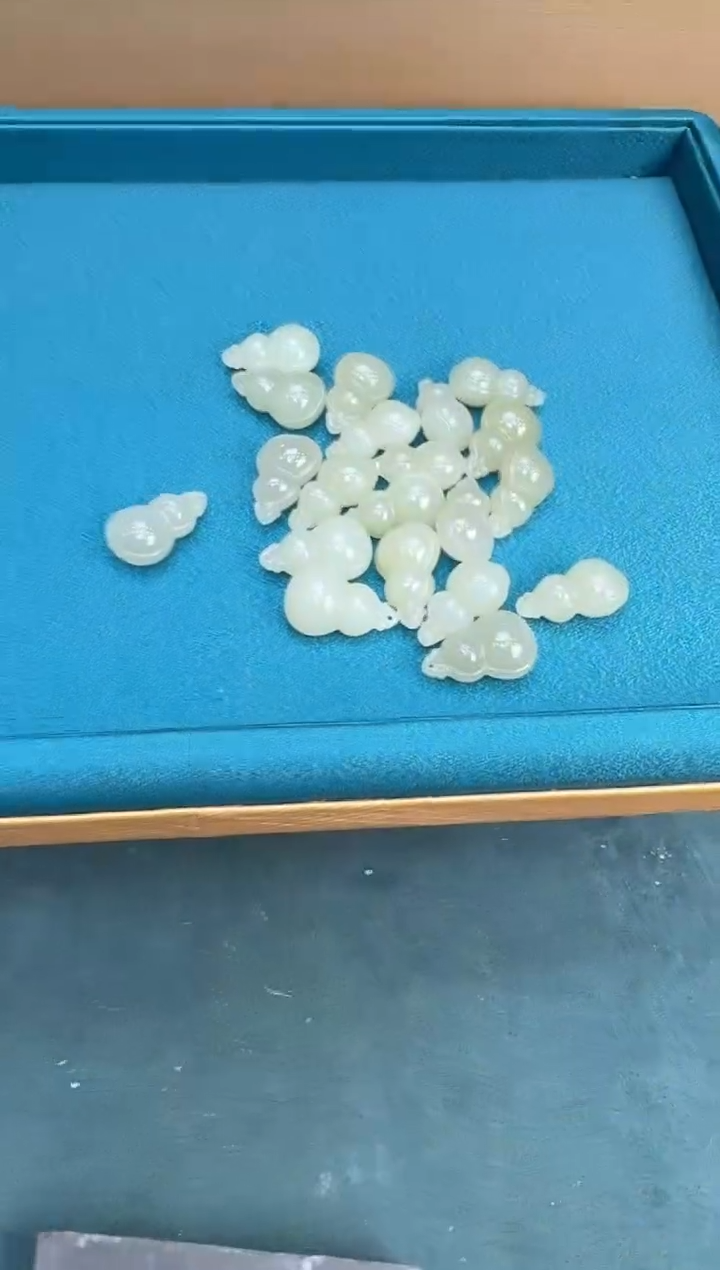 和田玉未镶嵌颈饰葫芦配绳多样性发一