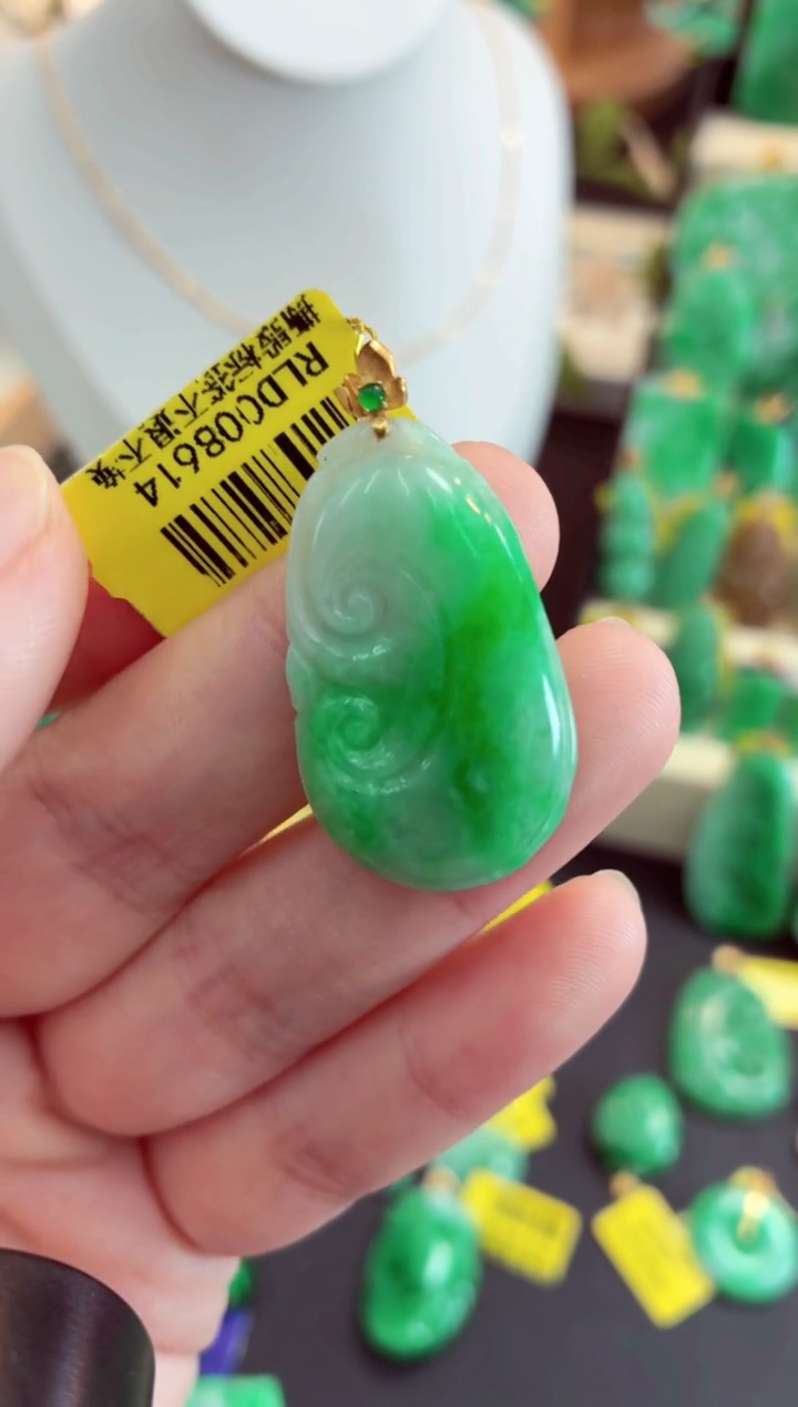 吊坠(不含链)18K金镶嵌翡翠挂件