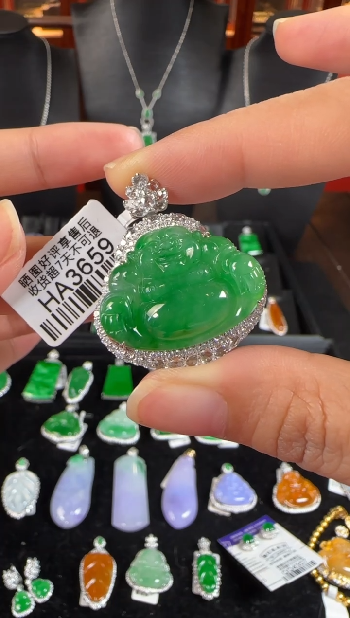 颈饰18K金镶嵌翡翠HA3659冰绿佛公