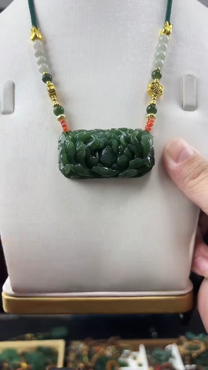 颈饰未镶嵌和田玉花牌