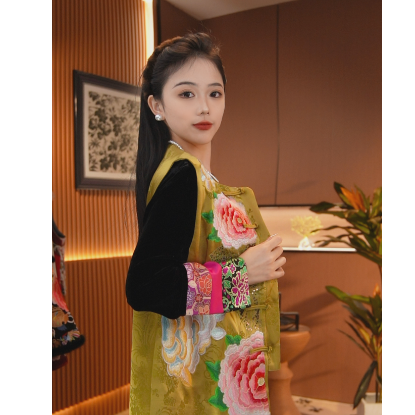 荣华一生/新中式春季新款重工刺绣马甲2025A7757思思