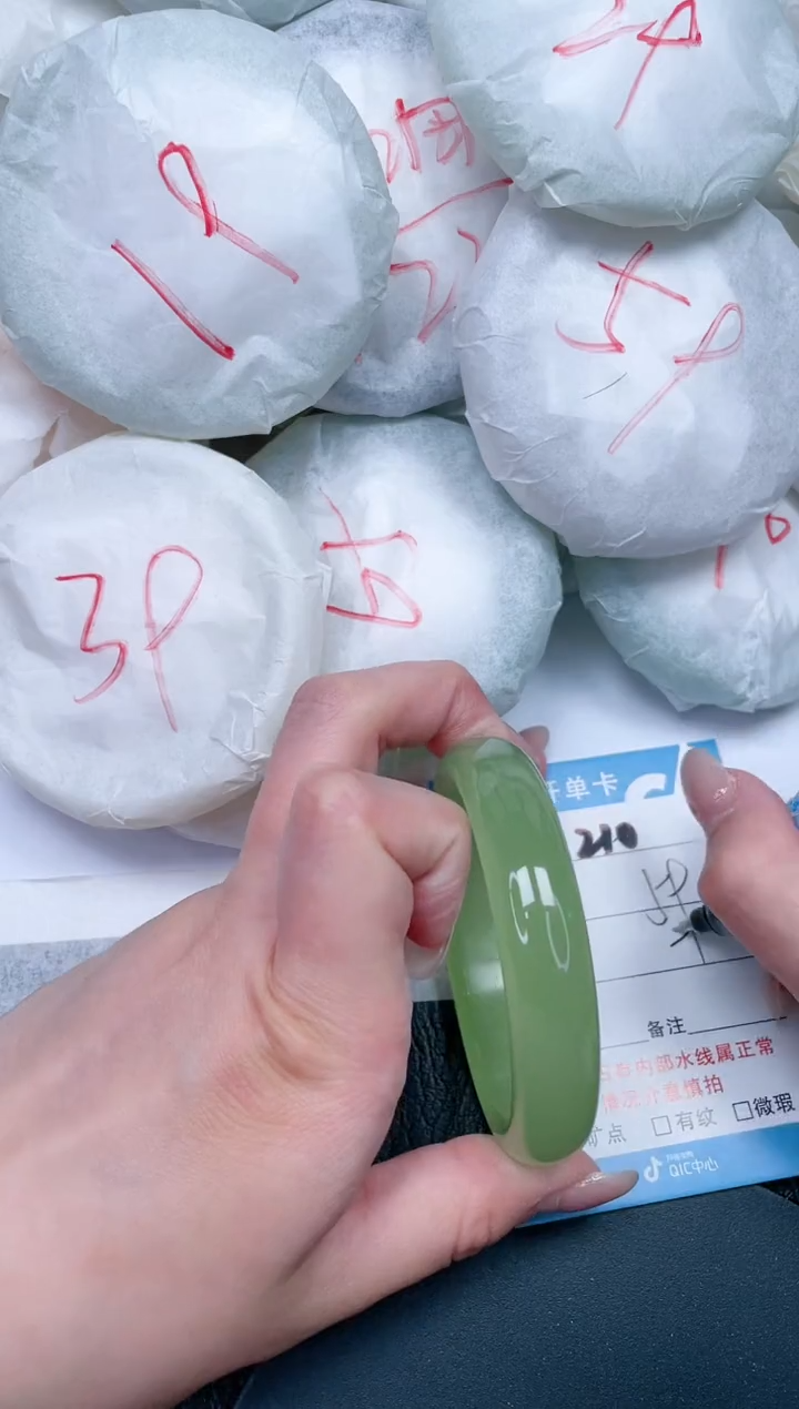 【闪购商品】石英质玉手镯未镶嵌210-56